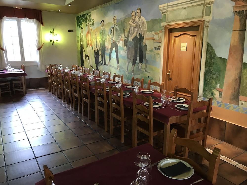 Hostal Zubi XXI Puente la Reina Exterior foto